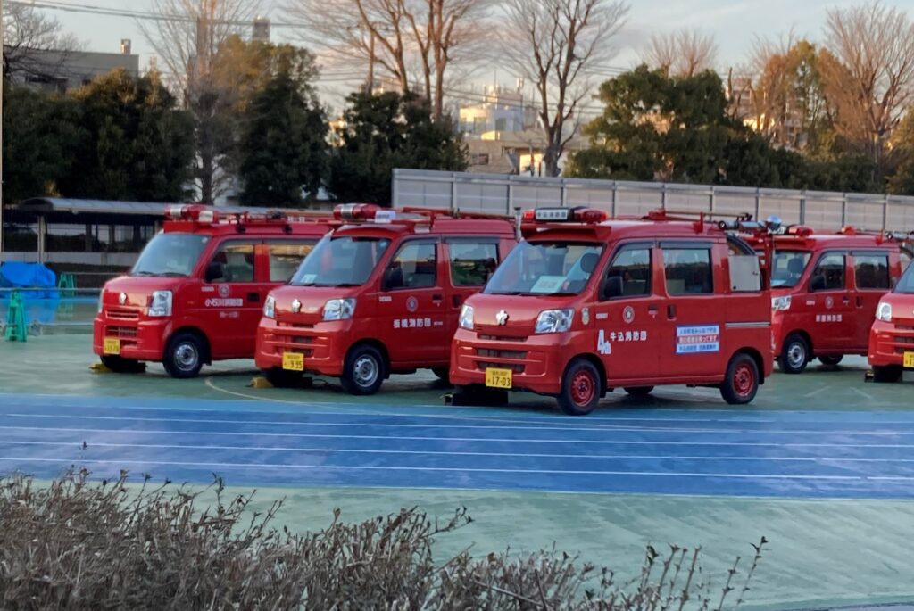 令和7年中原地区消防出初式」等々力緑地で開催、消防車両行進